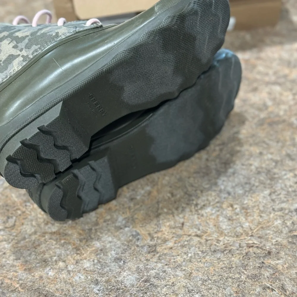 New Girls Camo Sperry Boots